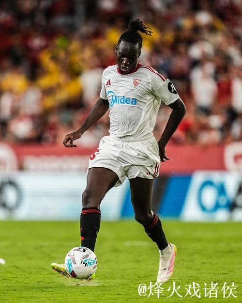 塞维利亚4-0大胜皇家奥维耶多，埃朱克、巴蒂斯塔-门迪破门